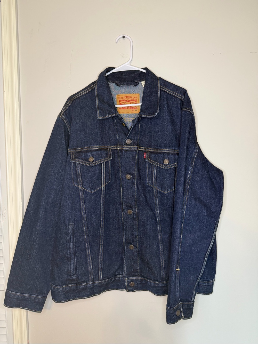 Men’s Levi's Dark Wash Denim Trucker Jacket, Size XL